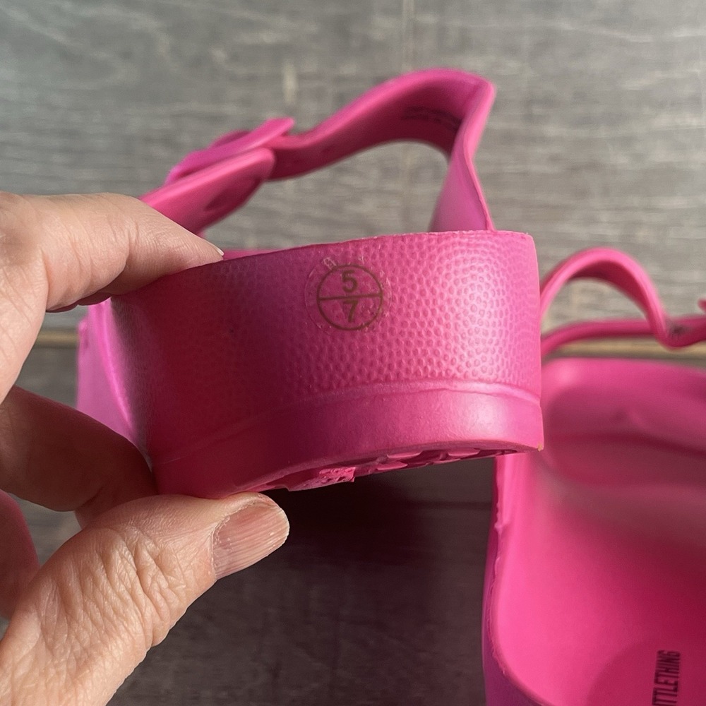 PrettyLittleThing Hot Pink Rubber Slides Buckle Sandals Womens US 7 Pool Beach - Picture 7 of 10